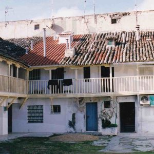 Corredores y patio de una corrala  en la Calle Foso  de Aranjuez