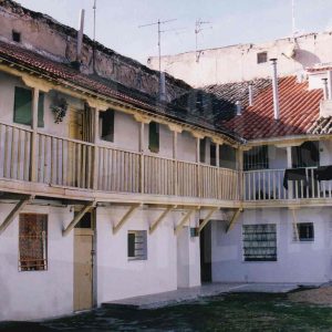 Corredores y patio de una corrala  en la Calle Foso  de Aranjuez