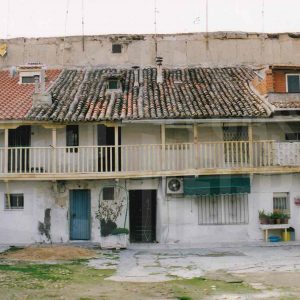 Corredores y patio de una corrala  en la Calle Foso  de Aranjuez
