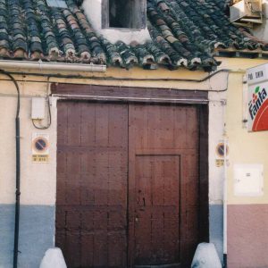 Portalón de entrada a una corrala en la Calle Infantas de Aranjuez