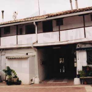 Entrada al patio y corredor de una corrala en la Calle Infantas de Aranjuez