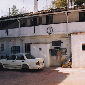 Patio y corredor de una corrala en la Calle Infantas de Aranjuez