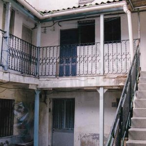 Patio, corredor y escalera de una corrala ya desaparecida en la Calle Capitán de Aranjuez