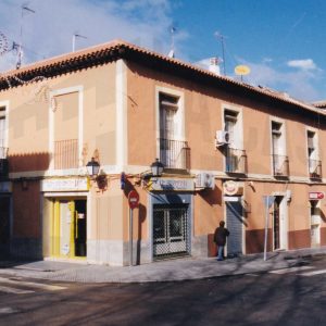 Edificios en la esquina de las calles Capitán y Abastos de Aranjuez
