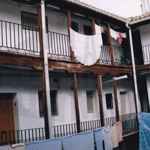 Corredores en una corrala de la Calle Capitán en Aranjuez
