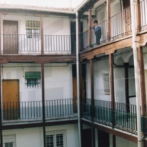 Corredores en una corrala de la Calle Capitán en Aranjuez