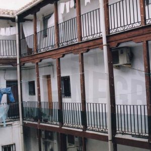 Corredores en una corrala de la Calle Capitán en Aranjuez