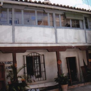 Patio de una corrala y corredor en la Calle Capitán de Aranjuez