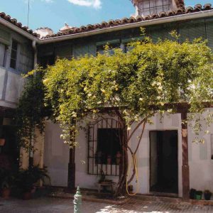 Patio y corredores en una corrala en la Calle Capitán de Aranjuez