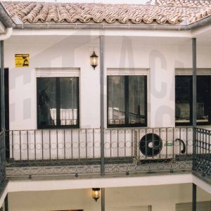 Corredores de una corrala en la Calle Capitán de Aranjuez