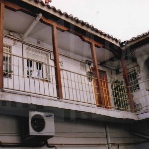 Corredores en una corrala con entradas por las calles Hospital y Capitán de Aranjuez