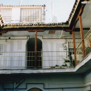 Corredores en una corrala con entradas por las calles Hospital y Capitán de Aranjuez