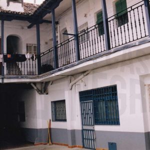 Corredor y patio en una corrala en la Calle Stuart en Aranjuez
