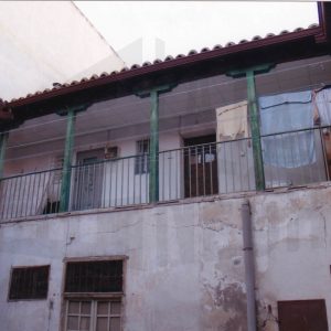 Patio y corredor en una corrala en el Callejón del Pescado en Aranjuez