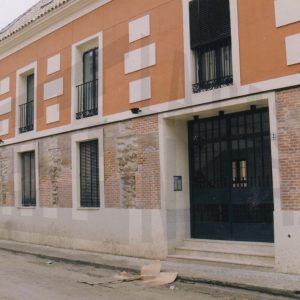 Puerta de entrada a la corrala de la Casa de Fogones en la Calle del Lucero en Aranjuez