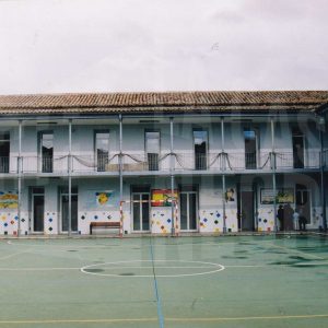 Patio y corredor de la corrala del Colegio Público Vicente Aleixandre en la Calle Príncipe de Aranjuez