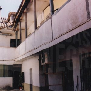 Patio y corredor de una corrala en la Calle Calandria en Aranjuez