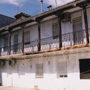 Patio y corredores de una corrala en la Calle San Pascual de Aranjuez