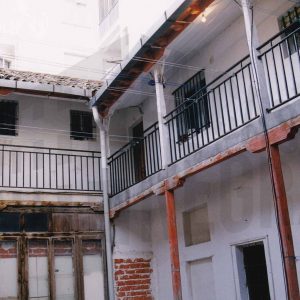 Patio y corredores en una corrala ya desaparecida en la Calle del Real de Aranjuez