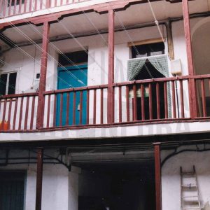 Patio y corredores en una corrala de la Calle Stuart en Aranjuez