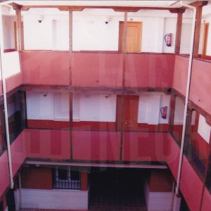 Patio y corredores en una corrala en la Calle Stuart en Aranjuez