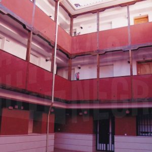 Patio y corredores en una corrala en la Calle Stuart en Aranjuez