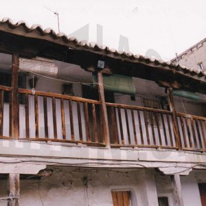 Corredor de una corrala, actualmente en estado ruinoso, en la Calle San Antonio de Aranjuez