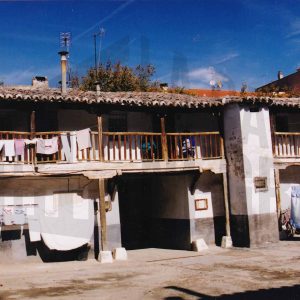 Corredor y patio en una corrala, actualmente en estado ruinoso, en la Calle San Antonio de Aranjuez