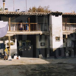 Corredor y patio en una corrala, actualmente en estado ruinoso, en la Calle San Antonio de Aranjuez