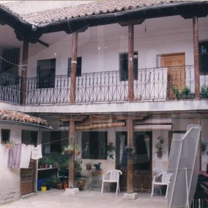 Patio y corredores en una corrala en la Calle San Antonio en Aranjuez