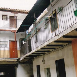 Patio y corredores de una corrala en la Calle Florida en Aranjuez