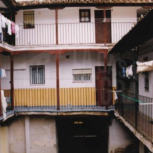 Patio y corredores de una corrala en la Calle Florida en Aranjuez
