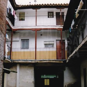 Patio y corredores de una corrala en la Calle Florida en Aranjuez
