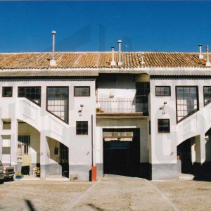 Patio, escaleras y corredores de una corrala en la Calle Abastos de Aranjuez