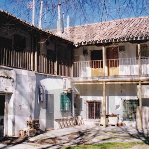 Patio y corredores de una corrala en la Calle Abastos de Aranjuez