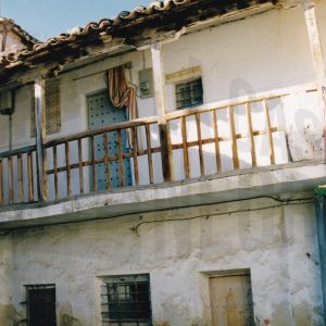 Patio y corredores en una corrala en la Calle Gobernador de Aranjuez