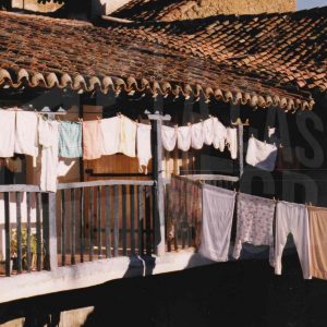 Patio y corredores en una corrala en la Calle Gobernador de Aranjuez