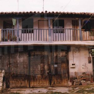 Patio y corredores en una corrala en la Calle Gobernador de Aranjuez