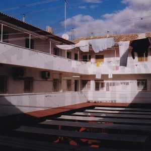 Patio y corredores en una corrala en la Calle Montesinos en Aranjuez