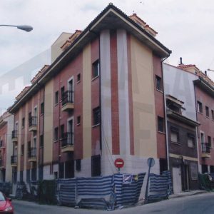 Edificio en construcción en el cruce de las calles San Pascual y Camino de Noblejas en Aranjuez