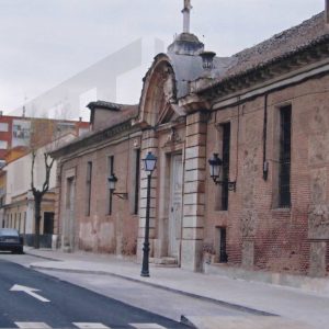 Hospital de San Carlos y otros edificios en la calle de la Concha en Aranjuez