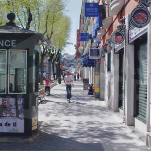 Acera de los pares en la calle del Foso desde la calle Abastos hacia la Avda. de la Plaza de Toros en Aranjuez