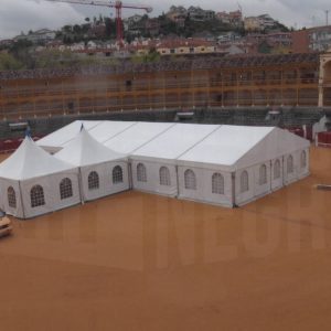 Carpas instaladas en la Plaza de Toros de Aranjuez y vista del Mirador