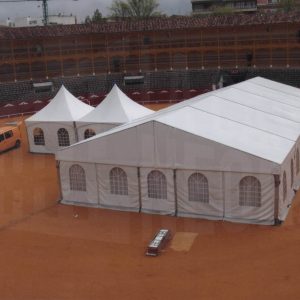 Carpas instaladas en la Plaza de Toros de Aranjuez