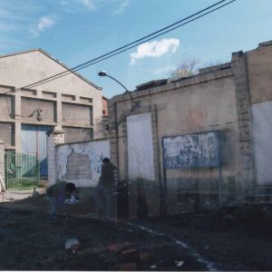 Obras de construcción de la Glorieta de Robert Bosch y edificios de la antigua Azucarera en Aranjuez