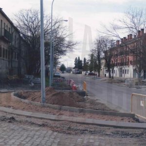 Obras de construcción de la Glorieta de Robert Bosch y edificios en la carretera de Toledo en Aranjuez