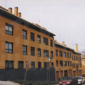 Edificios en el Camino de Ontígola esquina calle Fuente de la Reina en Aranjuez