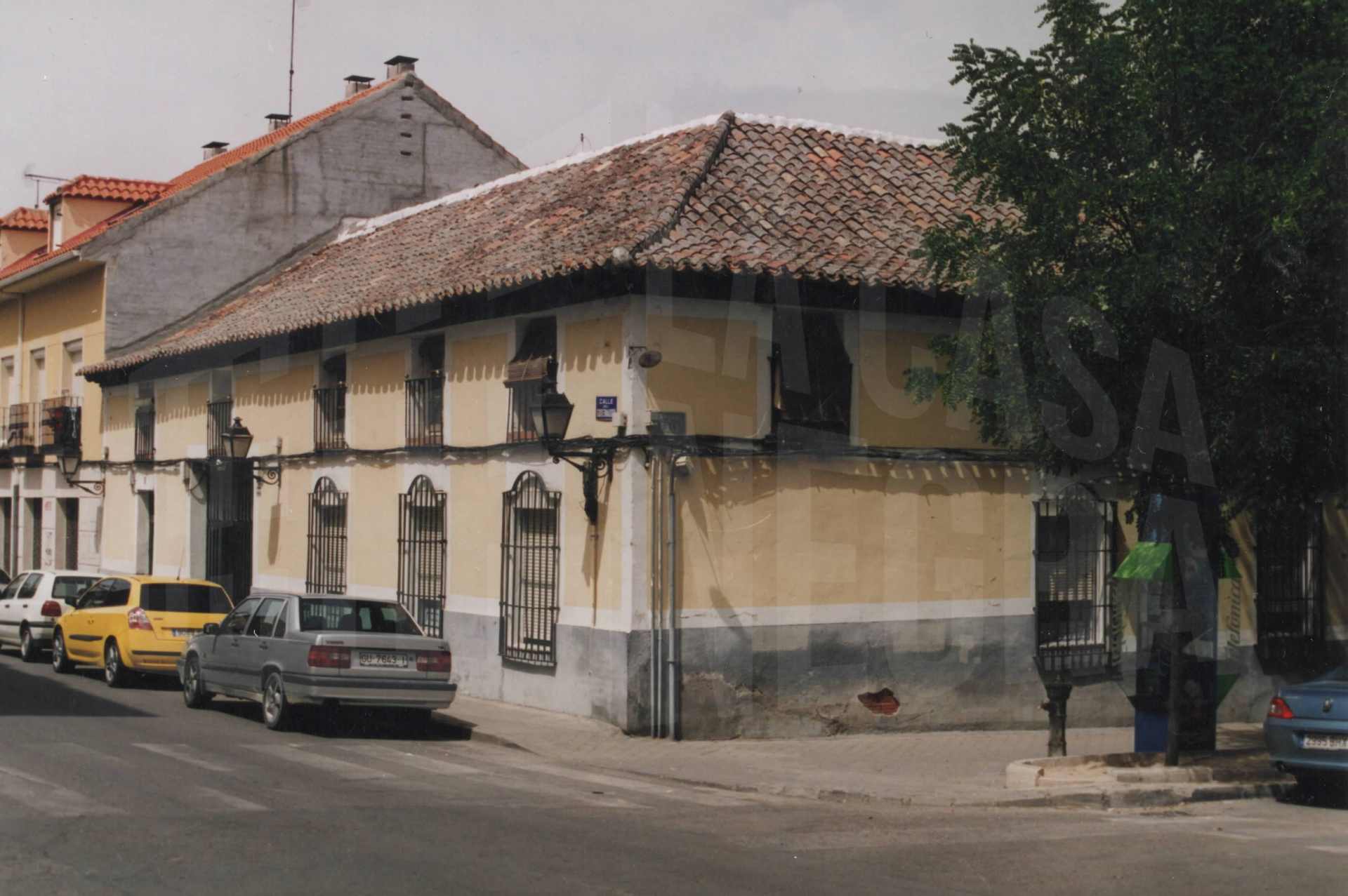 Edificios en la calle Foso esquina calle Gobernador en Aranjuez