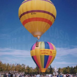 Globos aerostáticos en la Plaza de San Antonio, en Aranjuez