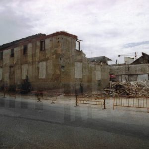 Demolición de casa antigua